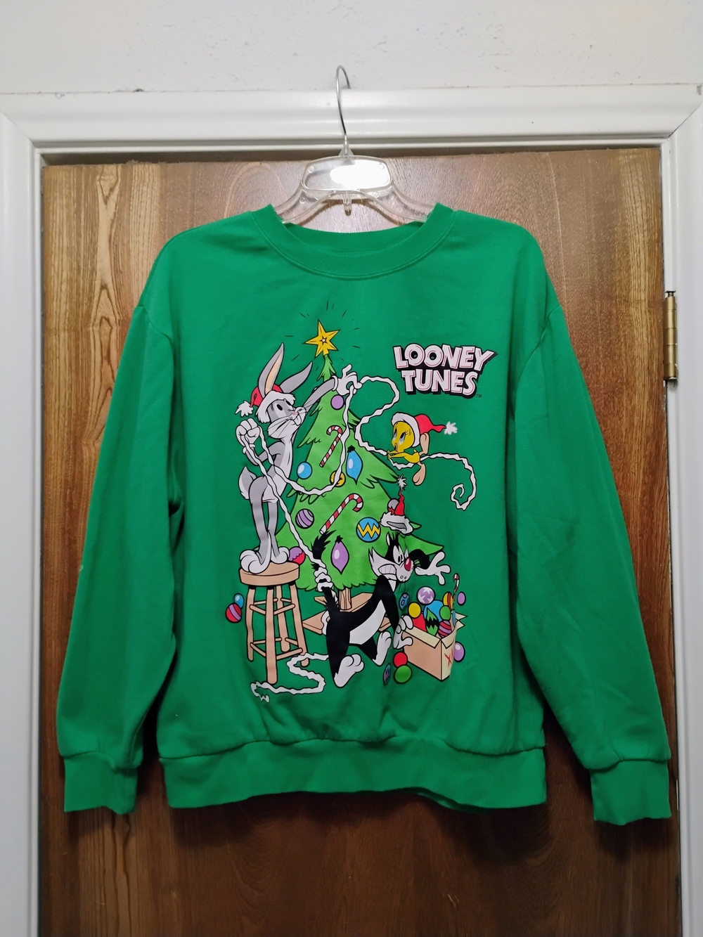 Looney Tunes Green Christmas Graphic Sweatshirt. Size Extra Large